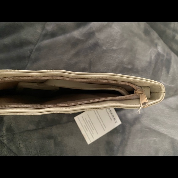 Sold⭐️Burberry Makeup Bag - Picture 3 of 3